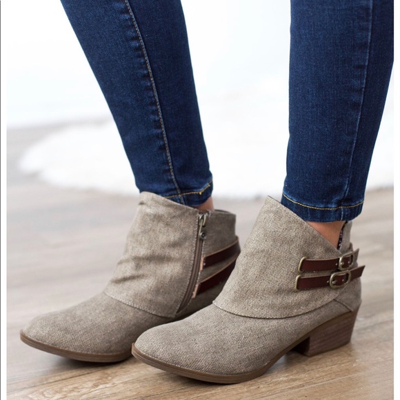 Blowfish Shoes - Blowfish light brown ankle boots
